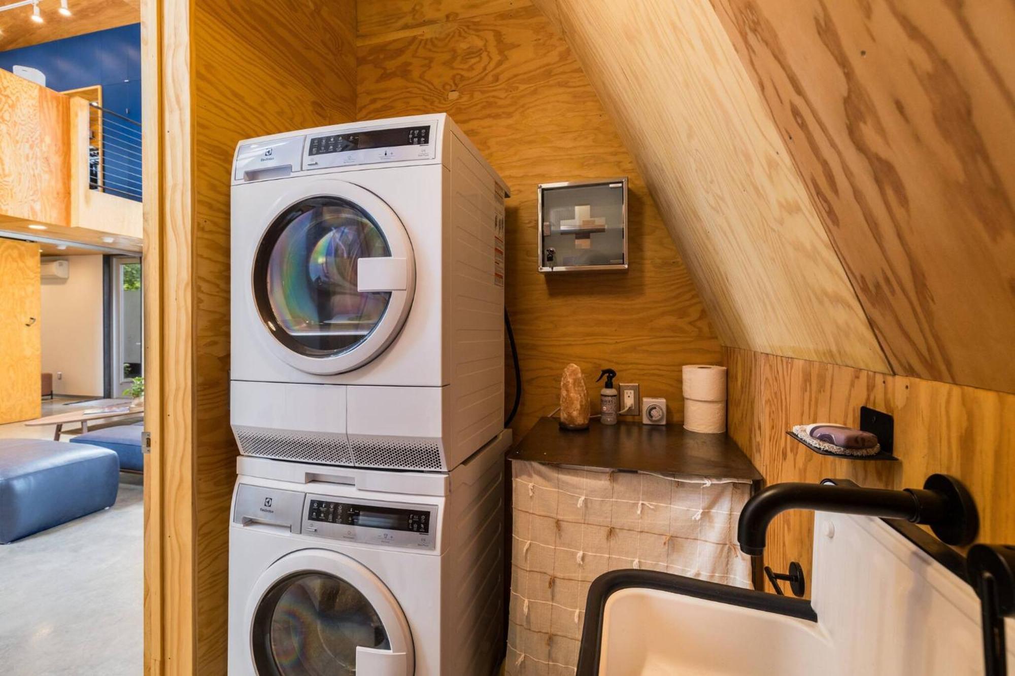 The Grainery: Luminous Quonset Luxury By Cafecito Сasa de vacaciones