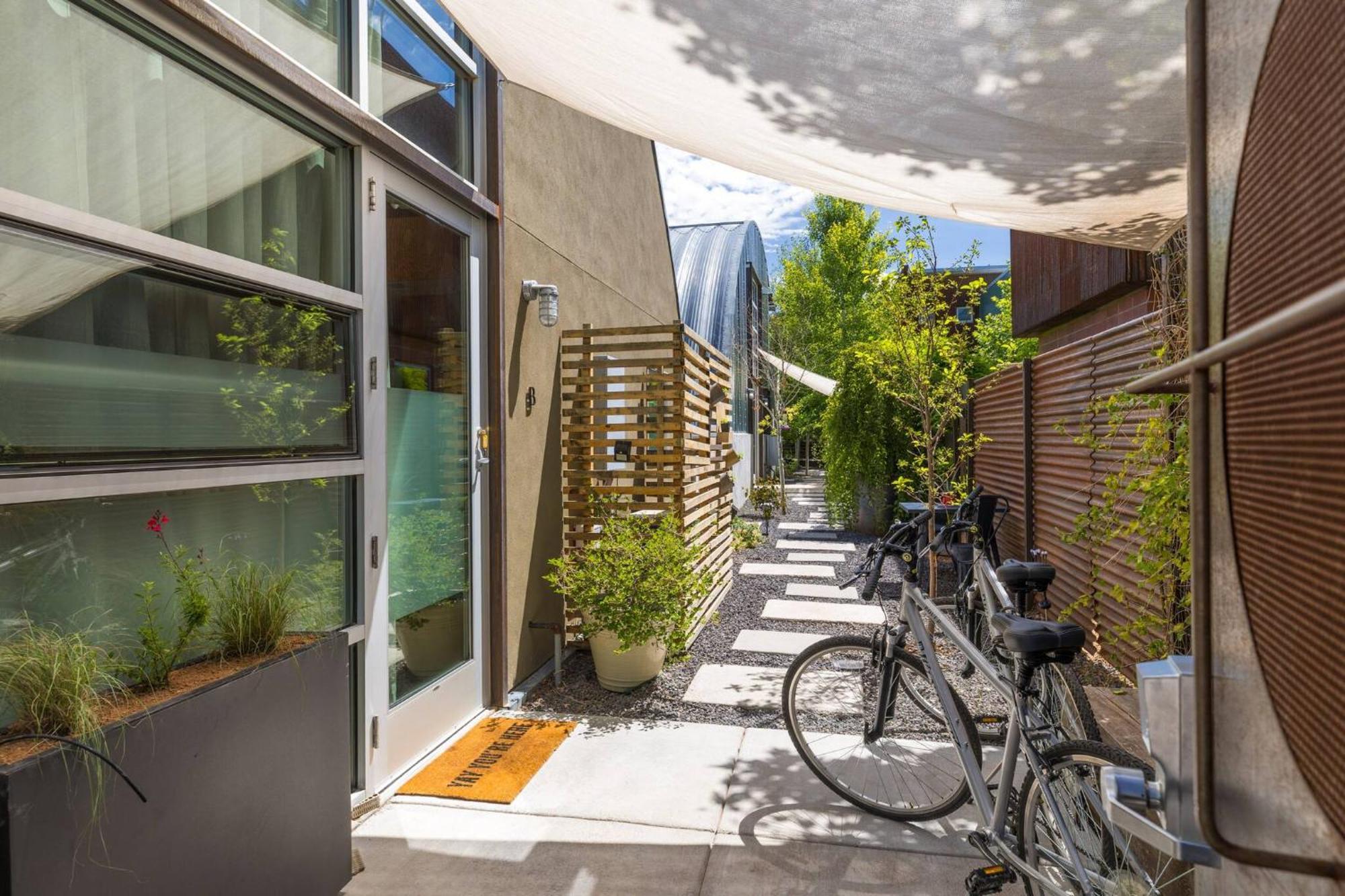 The Grainery: Luminous Quonset Luxury By Cafecito Сasa de vacaciones