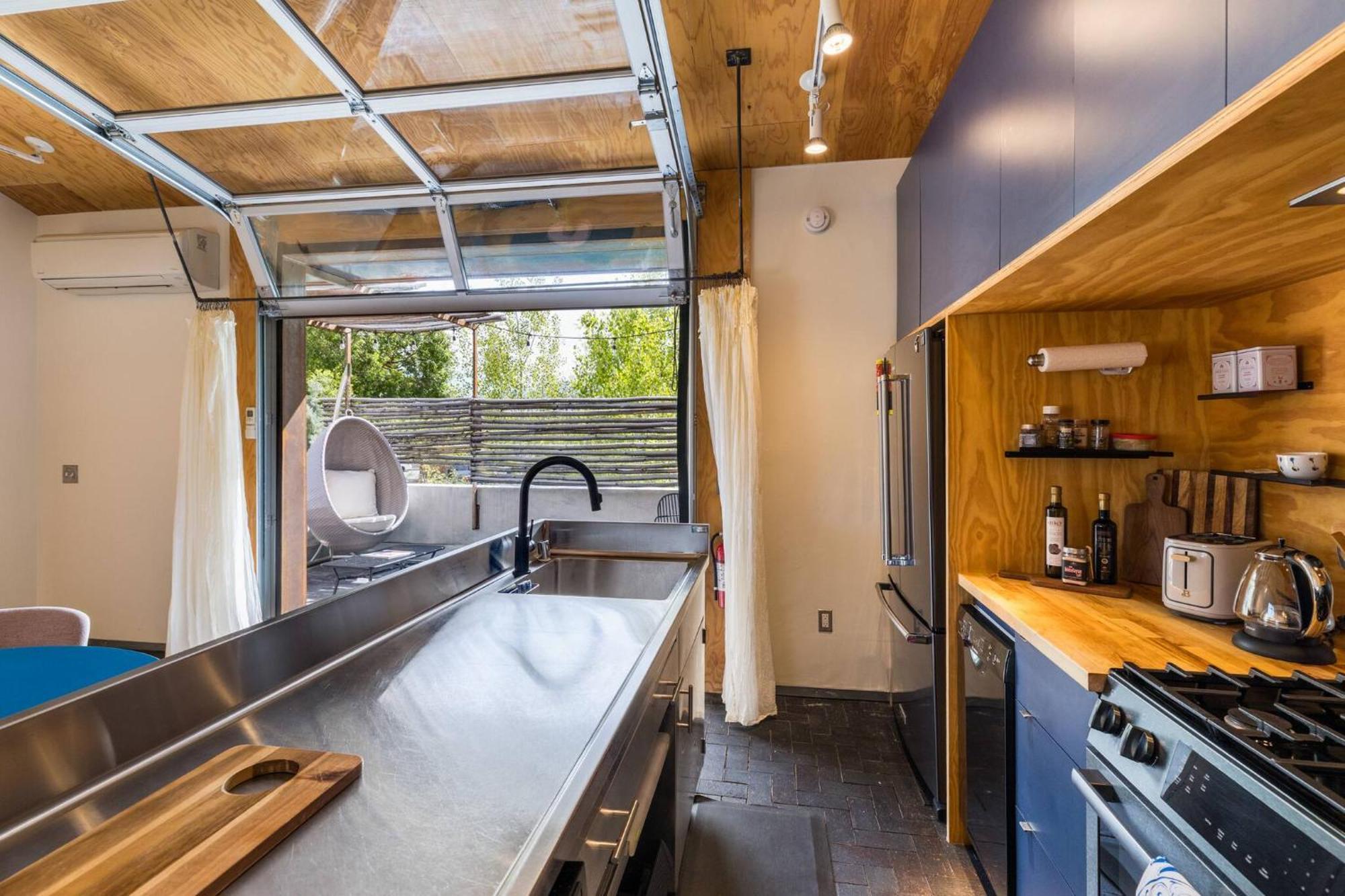 The Grainery: Luminous Quonset Luxury By Cafecito Сasa de vacaciones