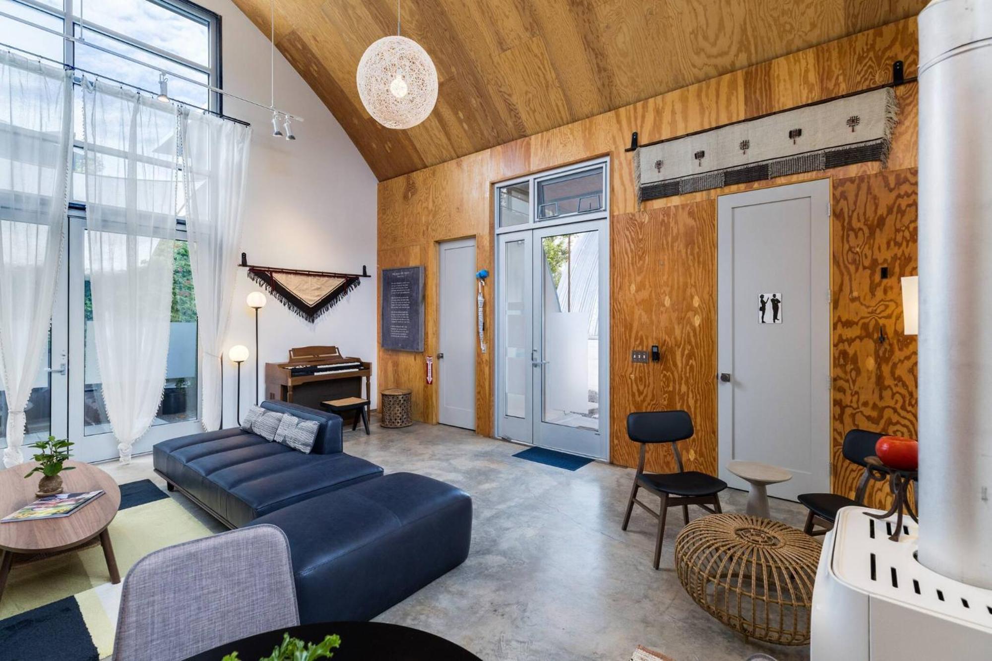 The Grainery: Luminous Quonset Luxury By Cafecito Сasa de vacaciones *