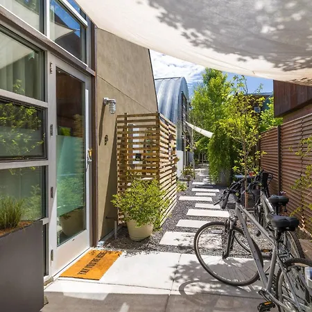 The Grainery: Luminous Quonset Luxury By Cafecito Holiday home